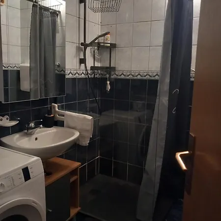 Leoni Apartman